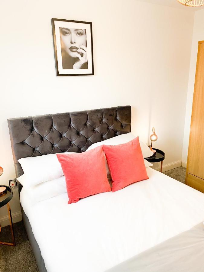 Tudors Esuites 3 Bed House Garden & Netflix 버밍엄 외부 사진