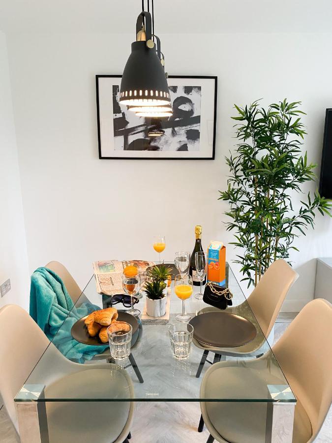 Tudors Esuites 3 Bed House Garden & Netflix 버밍엄 외부 사진